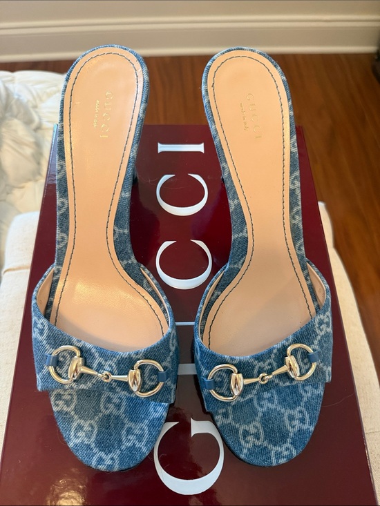 Gucci Shoes - Erin Horsebit GG Monogram
Sandal